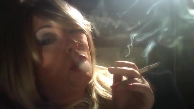 6252-tina-snua-smoke-smoking-bbw-xxx-fat-hot-influencer-smoking-cigarette