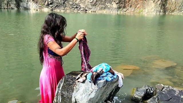 18934-mumbai-ashu-public-place-content-creator-water-desi-bhabhi-water-sex