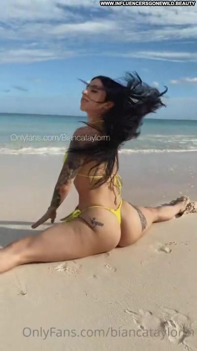 34624-bianca-taylor-instagram-onlyfans-xxx-influencer-beach-thong-beach